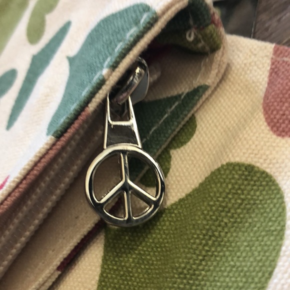 Bungalow 360 Women's Cotton Canvas Heart Wristlet - New with Tags - Picture 6 of 9